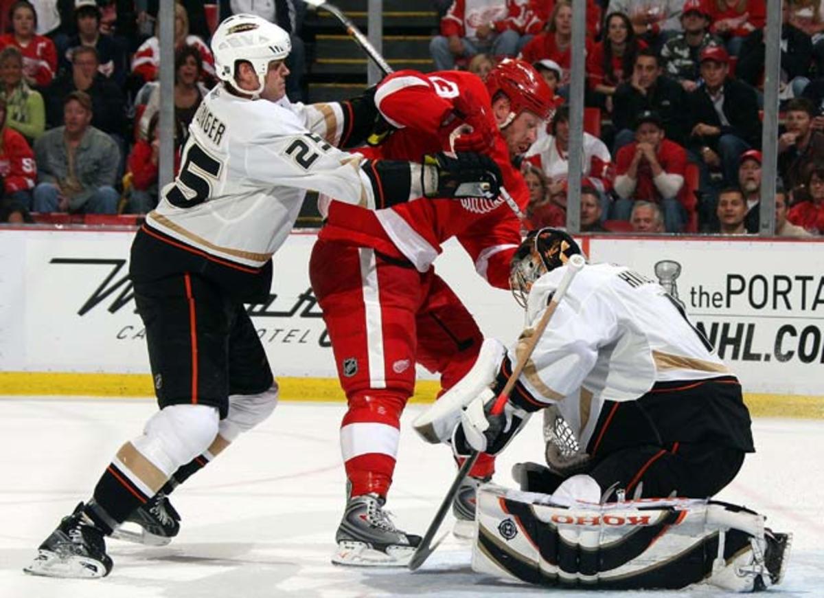 chris-pronger-check-Tom-Turrill.jpg